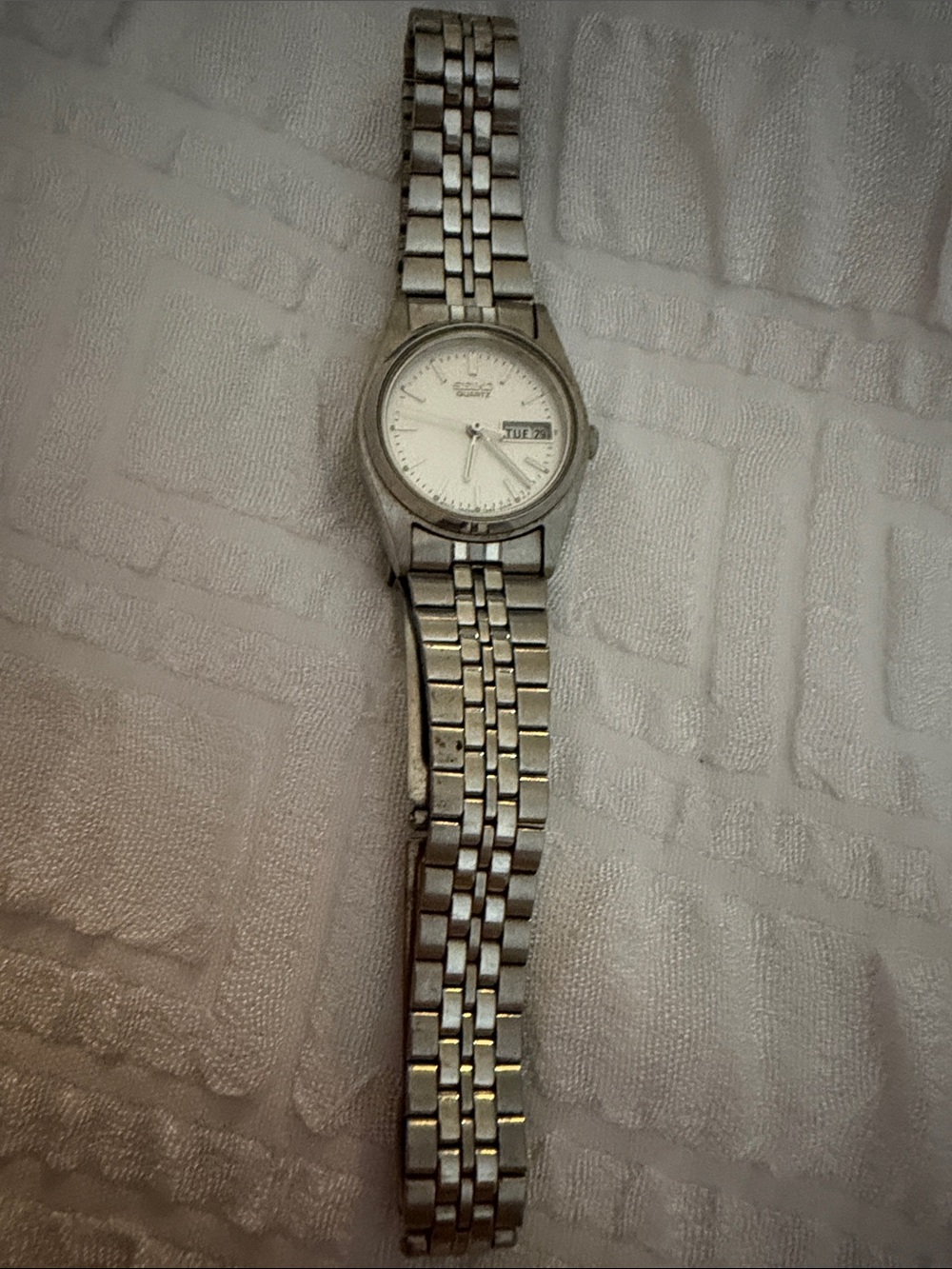 Vintage Classic Men's Stainless Steel Watch - Silver needs battery